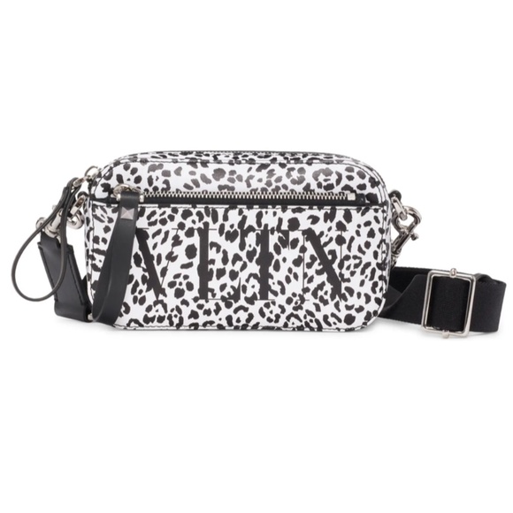NEW $1050 VALENTINO VLTN Logo Animalier Print Leather Camera Bag! - Picture 1 of 14